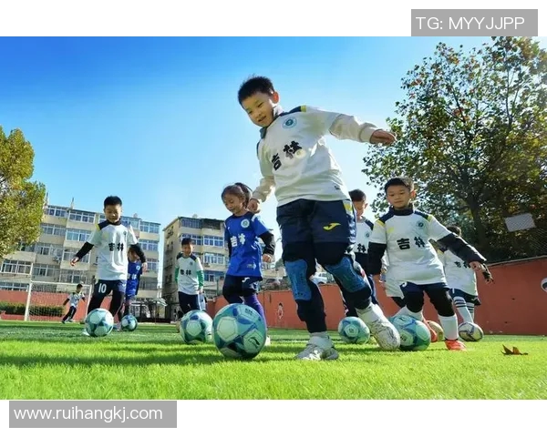 身体素质不佳却依然闪耀绿茵场的足球明星们的奋斗故事